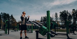 OG70 stående bicepscurl Omnigym